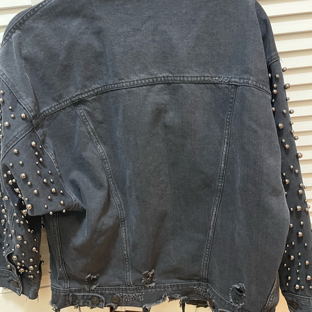 Distressed studded Denim jacket‎ - Picture 3 of 5